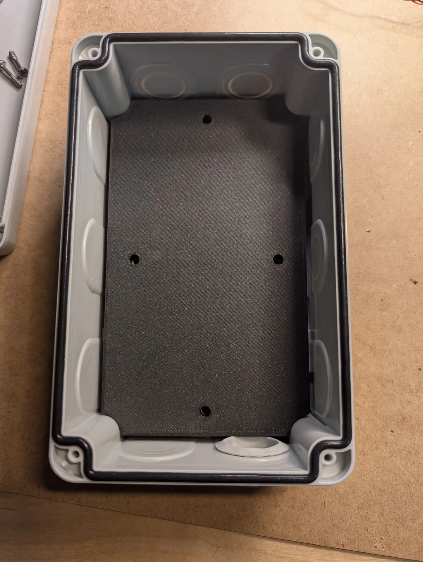 Plattan passade perfekt i lådan på första försöket PXL_20260322_3.jpg