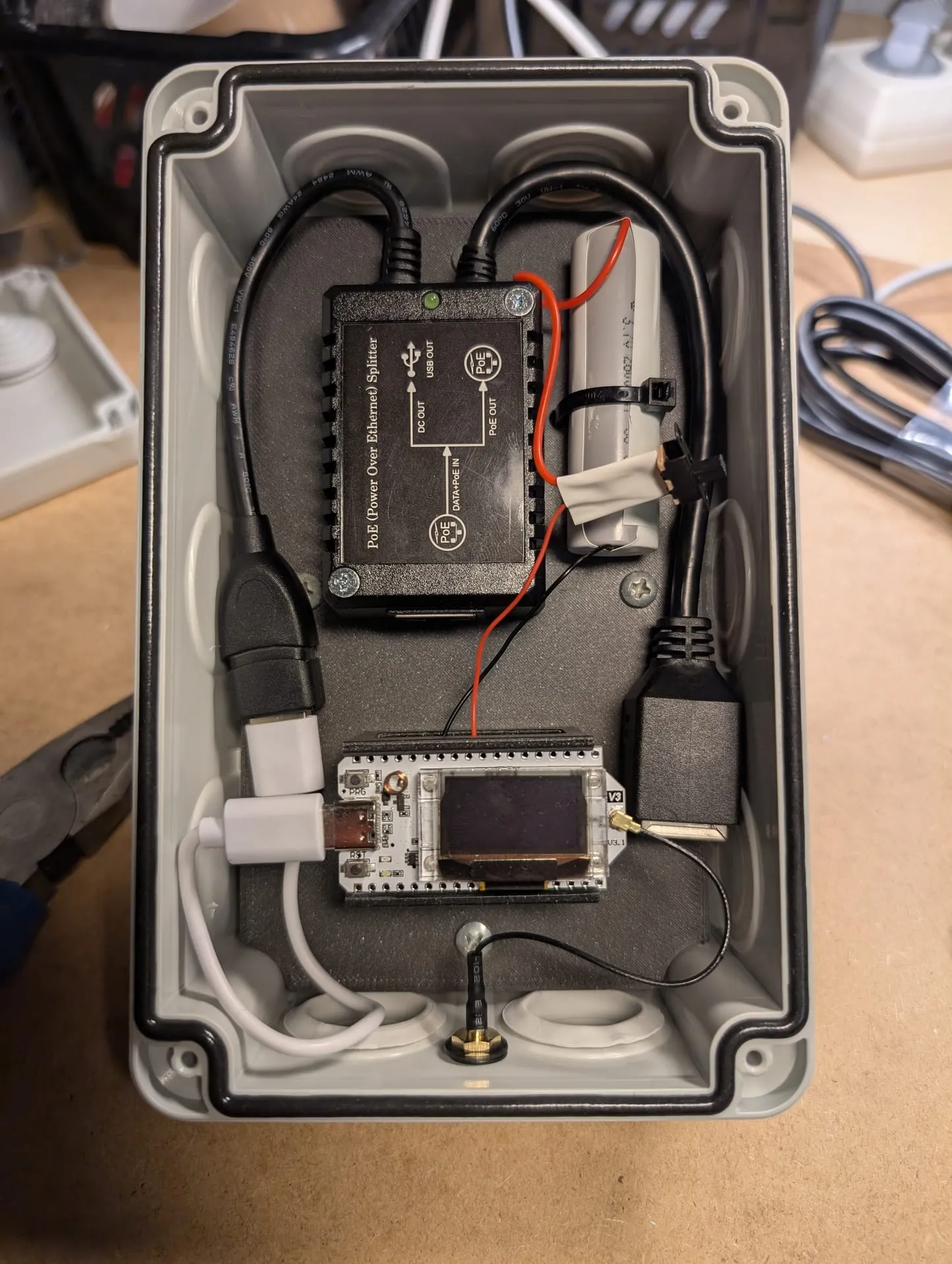 Innehållet i lådan på plats PXL_20260323_3.jpg